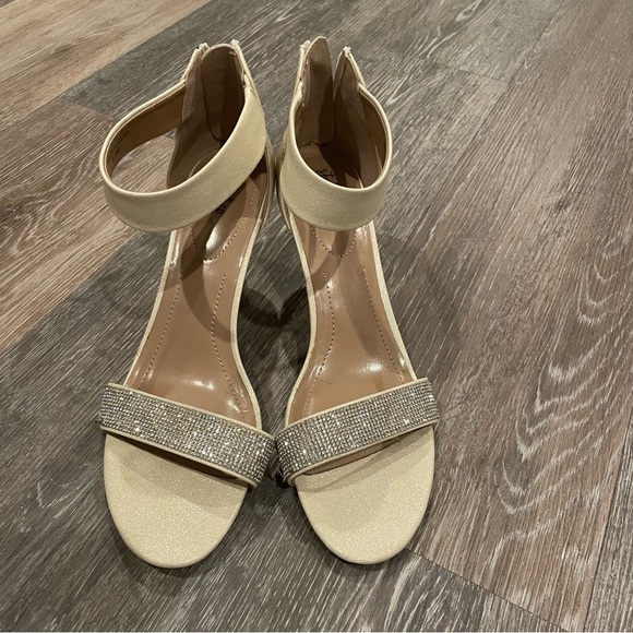 STYLE & CO. Phillys Two-Piece Evening Sandals in Gold Metallic Size 9.5 - Picture 2 of 9